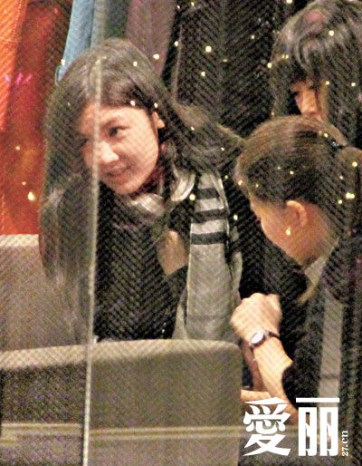 乐基儿脸圆肚隆孕味十足